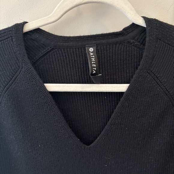 Athleta Hanover Refined V Neck‎ Sweater Size XS Black Merino Wool Cozy - Picture 2 of 4